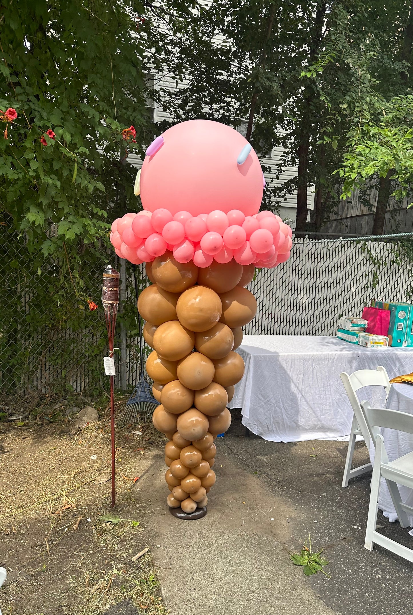 Balloon column and topiary class